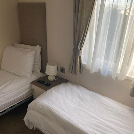 2 Bed, 2 Bath Lodge Style Caravan With Hot Tub & Private Garden At Patrington Haven Leisure Park Zewnętrze zdjęcie