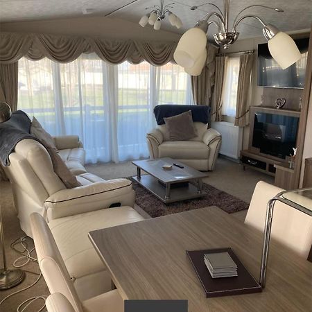 2 Bed, 2 Bath Lodge Style Caravan With Hot Tub & Private Garden At Patrington Haven Leisure Park Zewnętrze zdjęcie