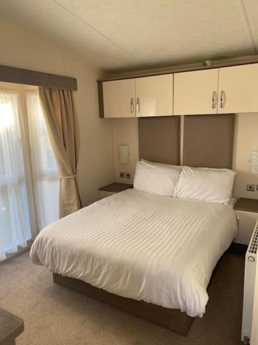 2 Bed, 2 Bath Lodge Style Caravan With Hot Tub & Private Garden At Patrington Haven Leisure Park Zewnętrze zdjęcie