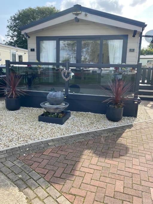 2 Bed, 2 Bath Lodge Style Caravan With Hot Tub & Private Garden At Patrington Haven Leisure Park Zewnętrze zdjęcie