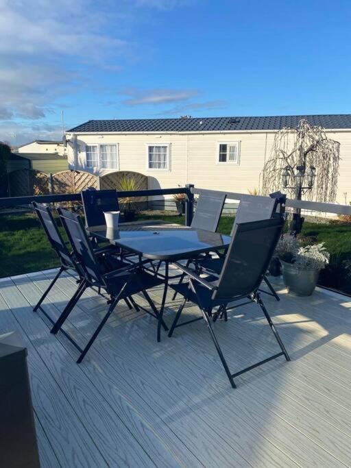 2 Bed, 2 Bath Lodge Style Caravan With Hot Tub & Private Garden At Patrington Haven Leisure Park Zewnętrze zdjęcie