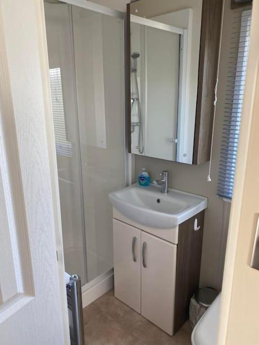 2 Bed, 2 Bath Lodge Style Caravan With Hot Tub & Private Garden At Patrington Haven Leisure Park Zewnętrze zdjęcie